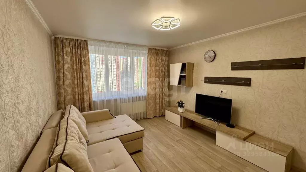 3-к кв. Тюменская область, Тюмень ул. Павла Шарова, 7 (86.8 м) - Фото 1