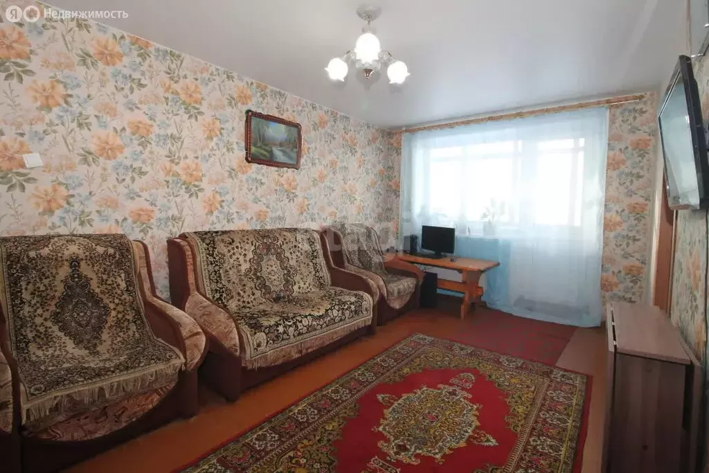 4-комнатная квартира: Междуреченск, Октябрьская улица, 2 (60.8 м) - Фото 1
