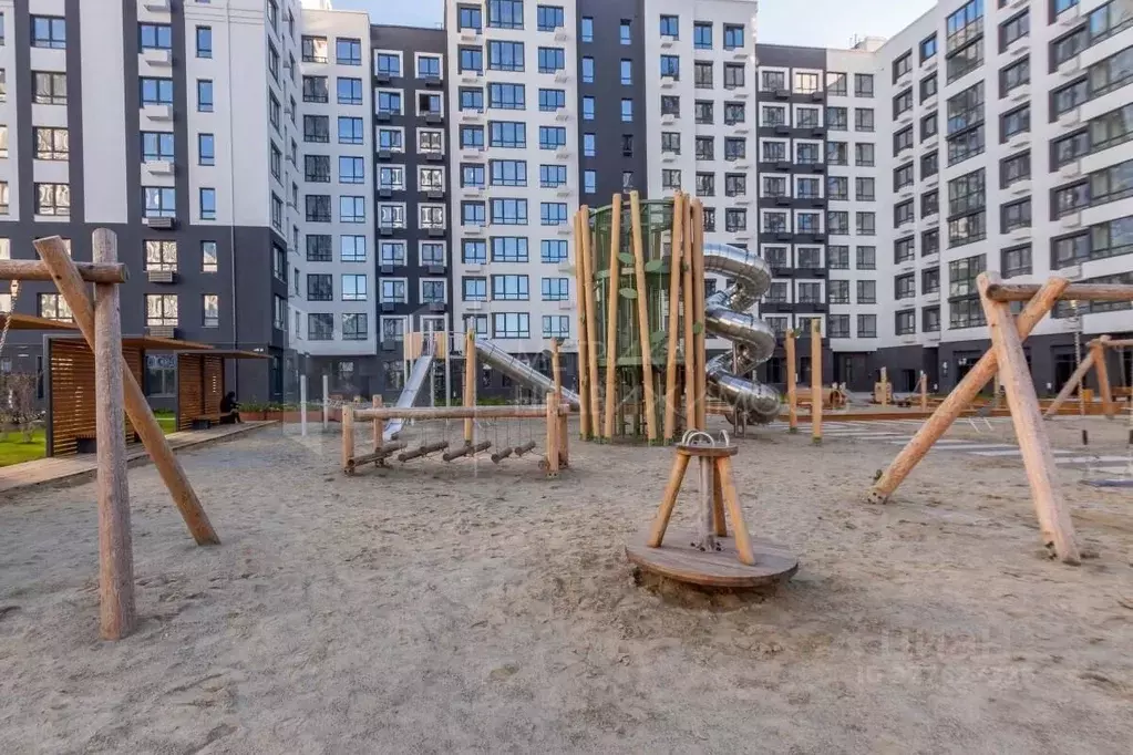 2-к кв. Тюменская область, Тюмень ул. Братьев Бондаревых, 5 (65.1 м) - Фото 1