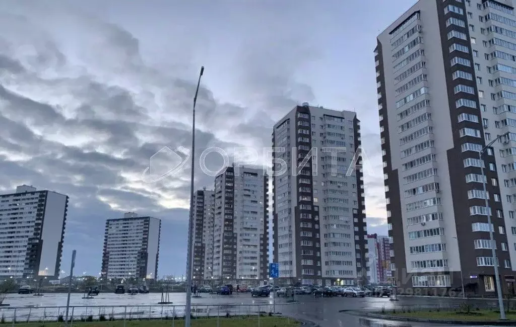 Склад в Тюменская область, Тюмень ул. Фармана Салманова, 8 (5 м) - Фото 1