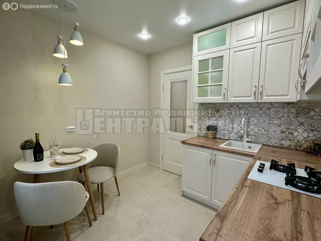 2-комнатная квартира: Смоленск, улица Маршала Соколовского, 13 (56 м) - Фото 1