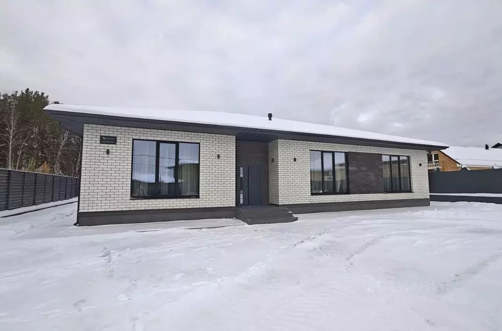 Дом в Свердловская область, Полевской муниципальный округ, с. ... - Фото 1