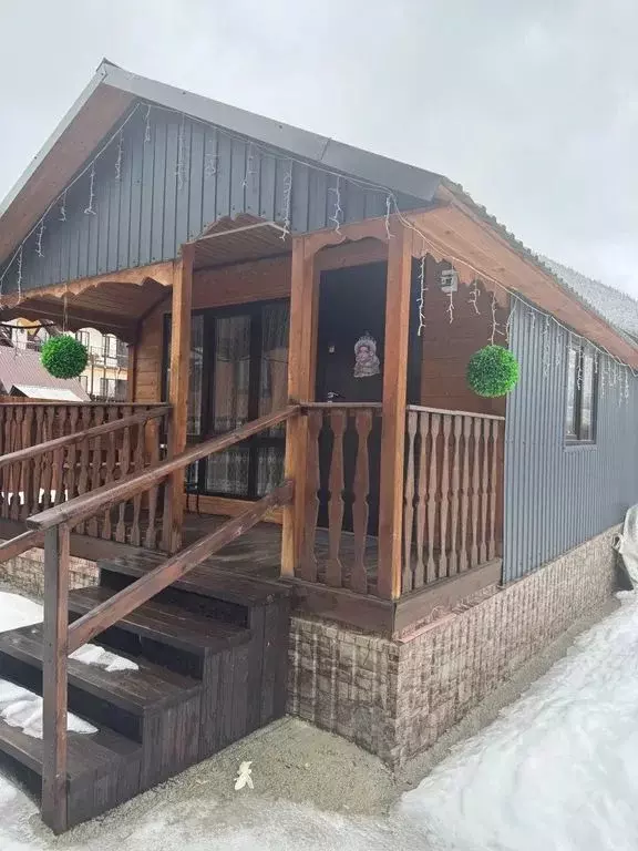 Дом в Карачаево-Черкесия, Зеленчукский район, с. Архыз ул. Курджиева ... - Фото 1