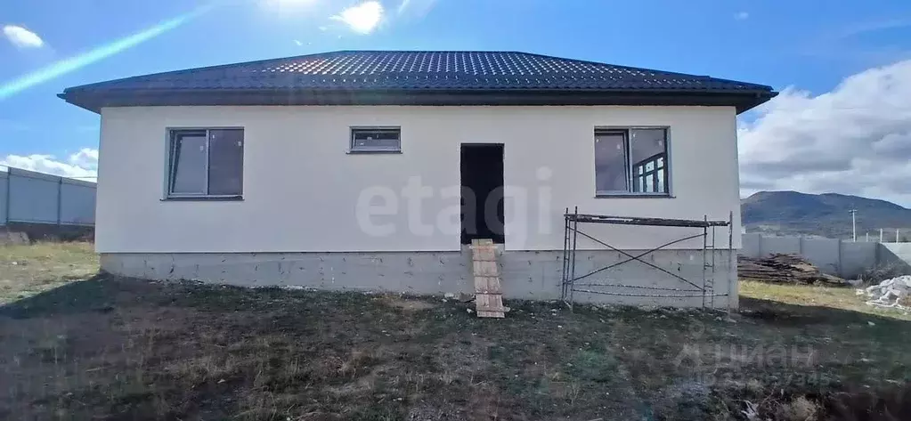 Дом в Крым, Симферопольский район, Добровское с/пос, с. Заречное ул. ... - Фото 1