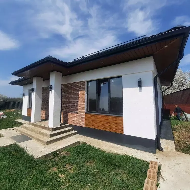 Дом в Краснодарский край, Динской район, Новотитаровское с/пос, с. ... - Фото 1