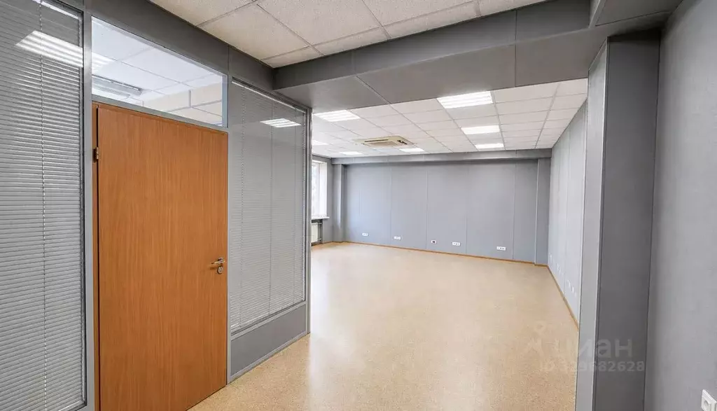 Офис в Свердловская область, Екатеринбург ул. Ангарская, 77 (53 м) - Фото 1