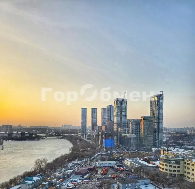 Продается 4-комнатная квартира - Фото 1