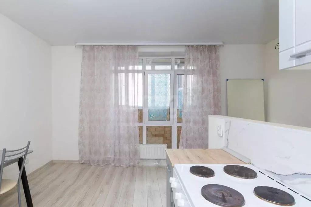 Студия Тюменская область, Тюмень ул. Тимофея Чаркова, 81к2 (33.8 м) - Фото 1