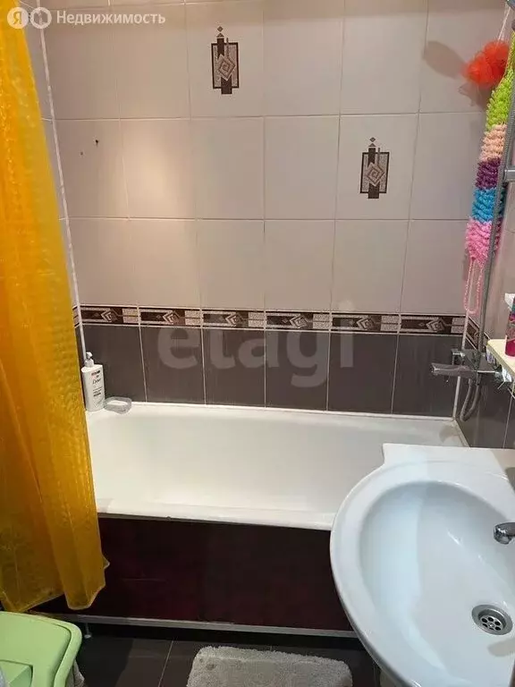 3-комнатная квартира: Нижний Новгород, улица Невзоровых, 1 (67.7 м) - Фото 1