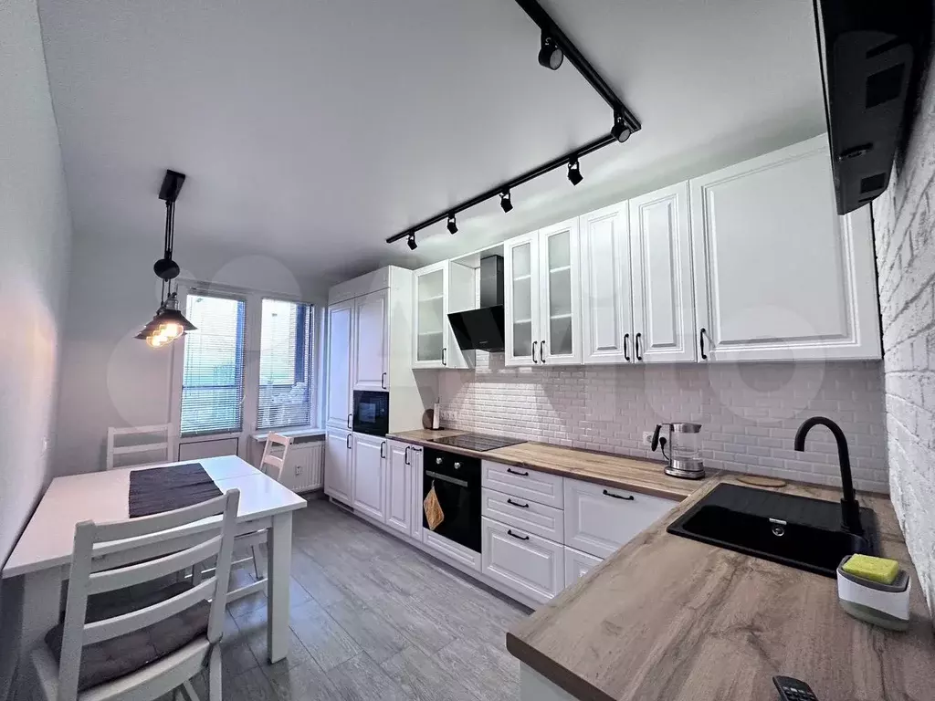 2-к. квартира, 60 м, 17/19 эт. - Фото 0