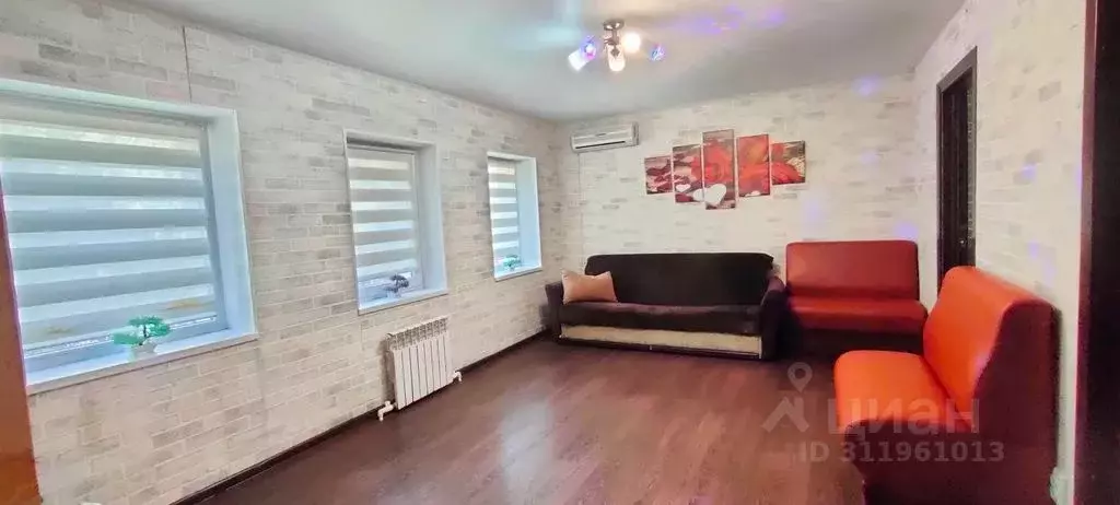 Дом в Саратовская область, Энгельс Лесная ул., 50А (100 м) - Фото 2