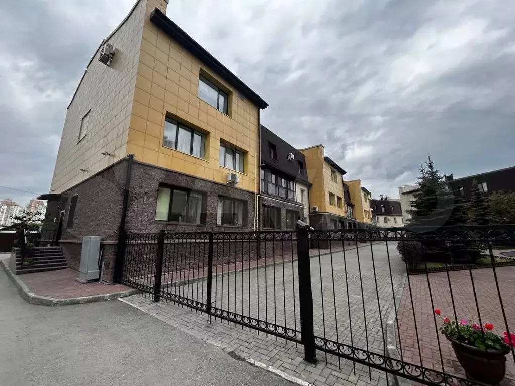3-к. квартира, 116 м, 2/3 эт. - Фото 1