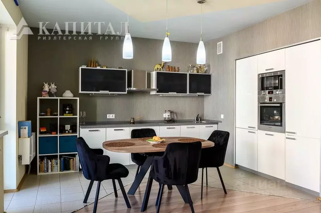 2-к кв. Свердловская область, Екатеринбург ул. Кузнечная, 83 (69.9 м) - Фото 0