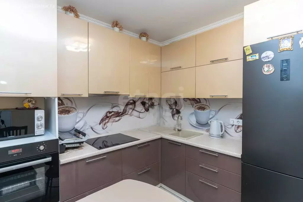2-комнатная квартира: Тюмень, улица Павла Шарова, 3 (40.9 м) - Фото 1
