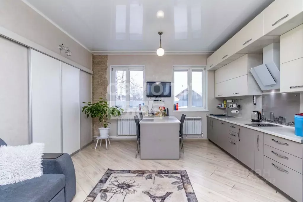 Дом в Ханты-Мансийский АО, Сургут Заводская ул., 9 (215 м) - Фото 1