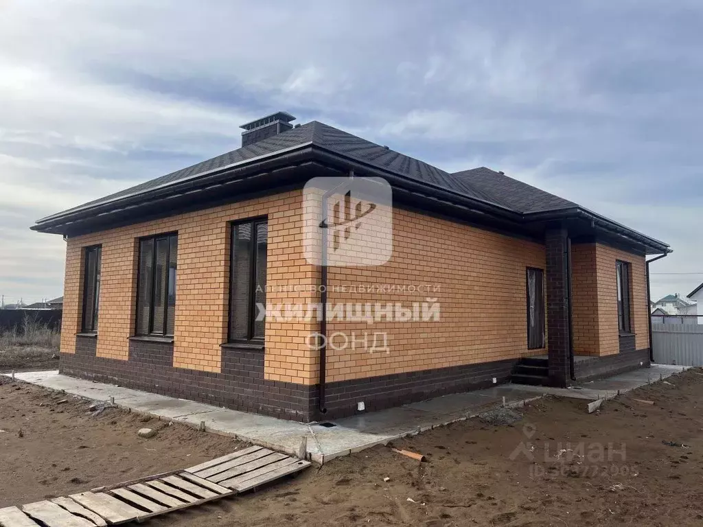Дом в Саратовская область, Энгельс проезд 4-й Тихорецкий, 21 (104 м) - Фото 1