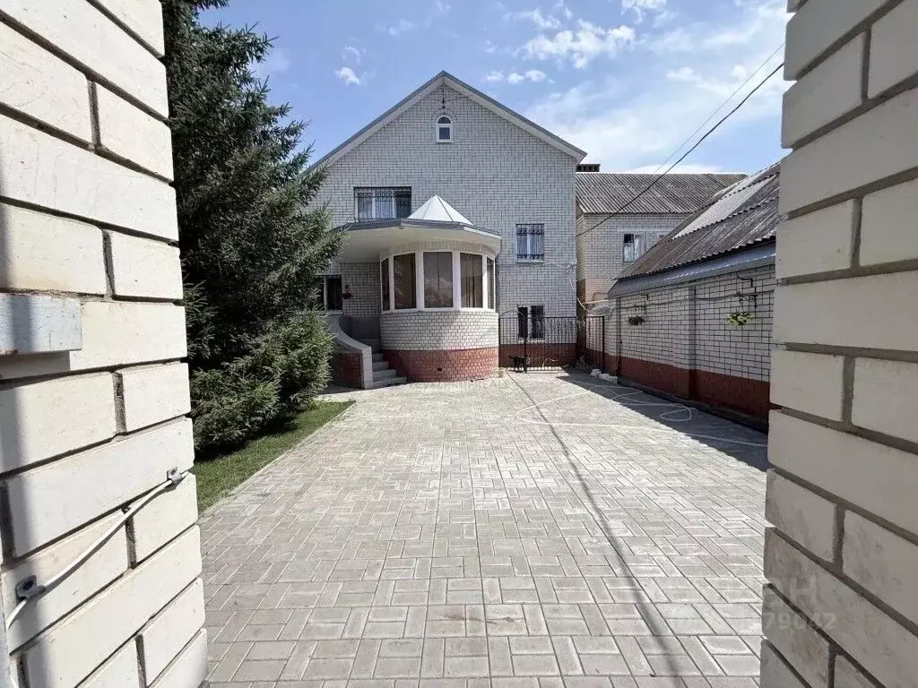 Дом в Саратовская область, Энгельс ул. Волоха (400 м) - Фото 1