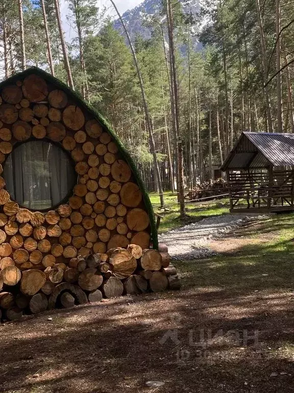 Дом в Кабардино-Балкария, Эльбрусский район, с. Эльбрус ул. ... - Фото 0