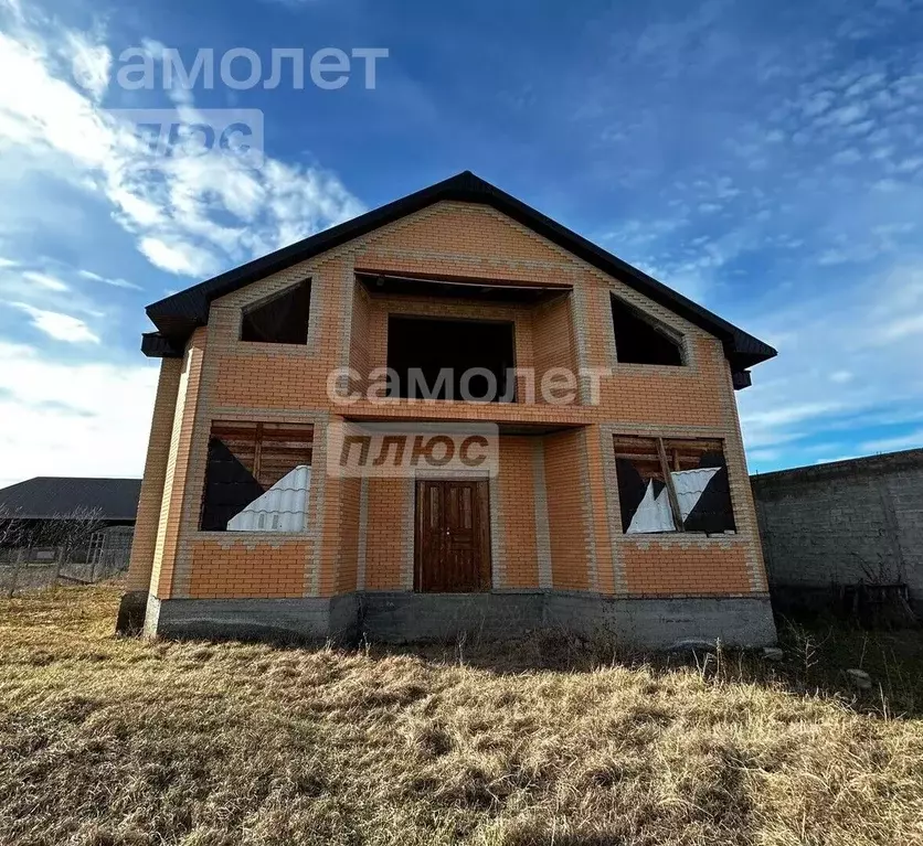 Дом в Чеченская республика, с. Урус-Мартан Черноморская ул. (360 м) - Фото 0