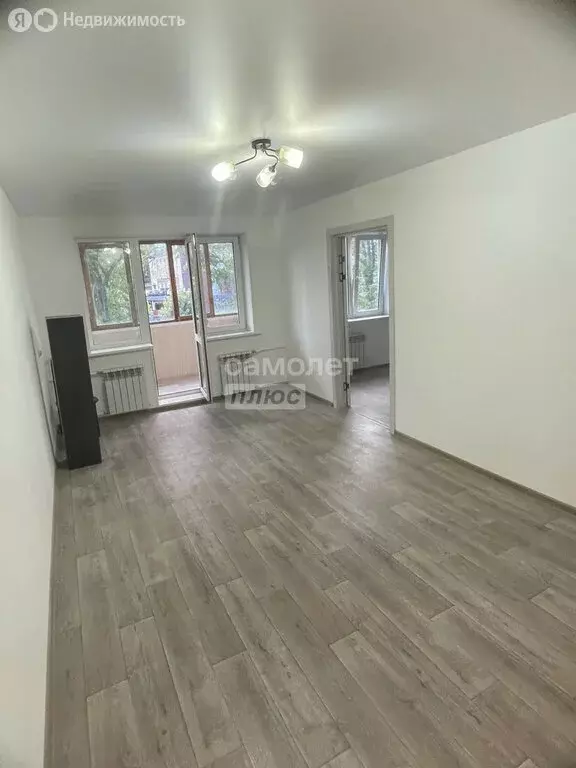 3-комнатная квартира: Владивосток, улица Давыдова, 4 (56.4 м) - Фото 0