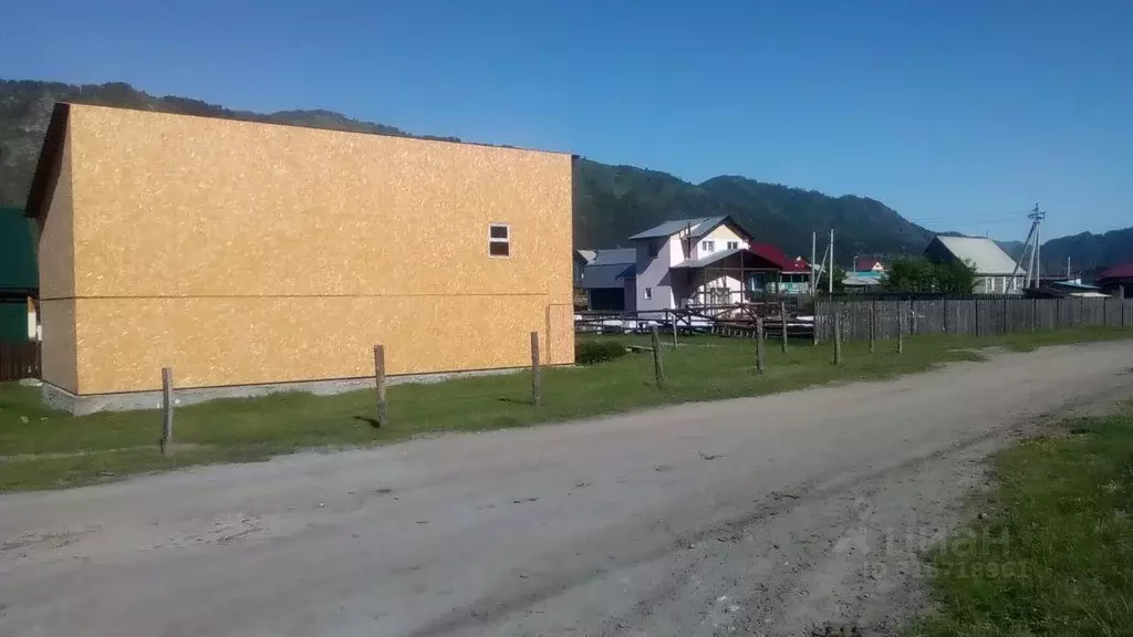 Дом в Алтай, Чемальский район, с. Чемал ул. Прикатунская (220 м) - Фото 1