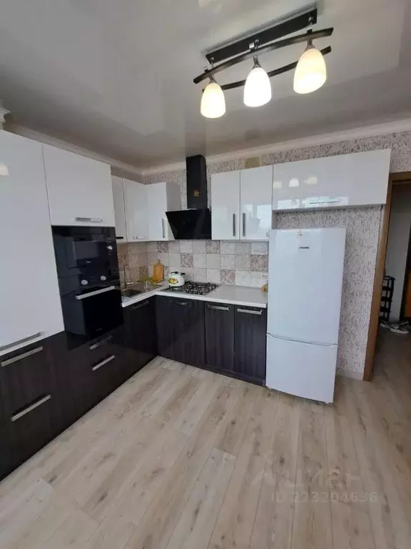 2-к кв. Астраханская область, Астрахань ул. Калинина, 47 (75.0 м) - Фото 2