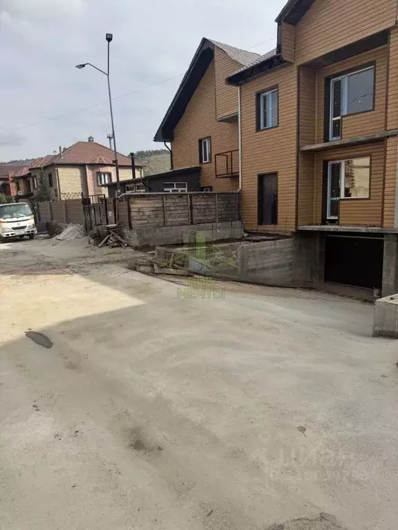 Таунхаус в Бурятия, Улан-Удэ пос. Кумыска, ул. Алтан-Газар (163 м) - Фото 1