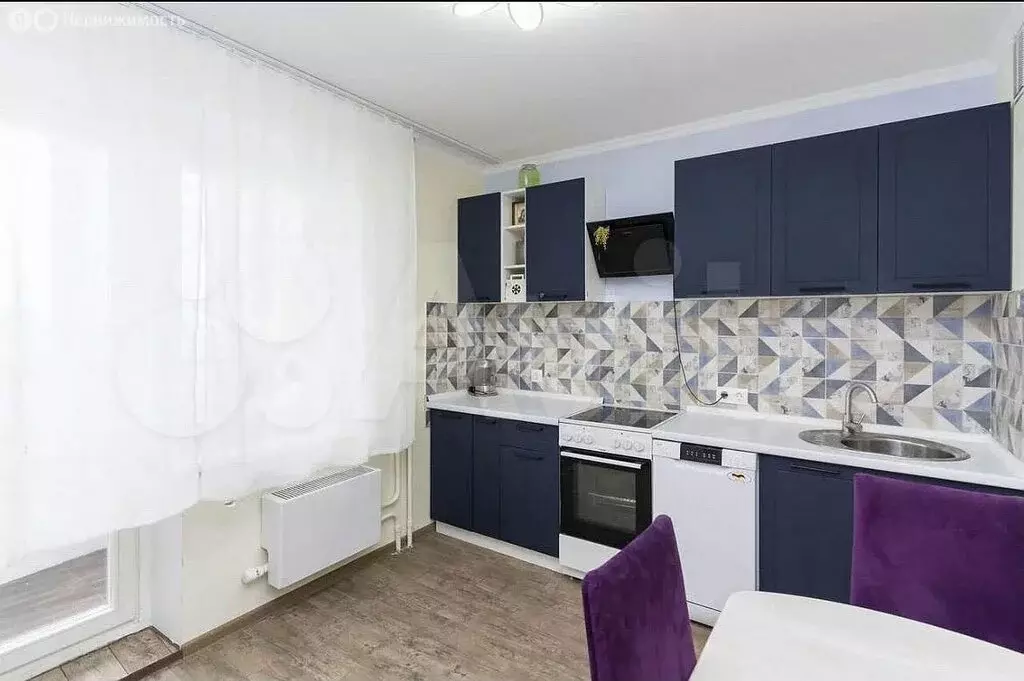 1-комнатная квартира: Тюмень, улица Монтажников, 34 (40 м) - Фото 0