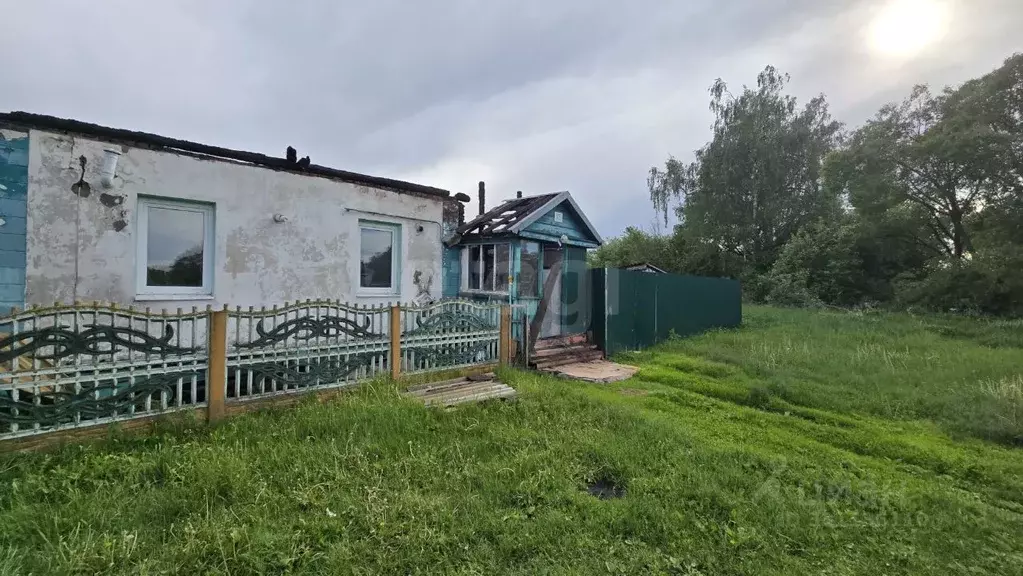 Дом в Брянская область, Карачевское городское поселение, пос. ... - Фото 1