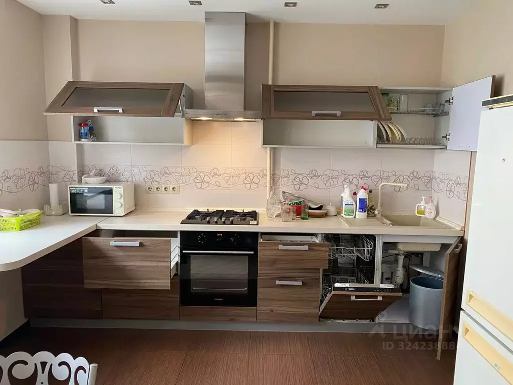 2-к кв. Волгоградская область, Волгоград ул. Льва Толстого, 1А (72.0 ... - Фото 1