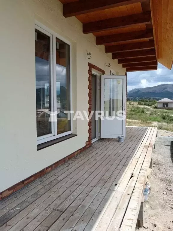 Дом в Крым, Симферопольский район, Добровское с/пос, с. Заречное ул. ... - Фото 2