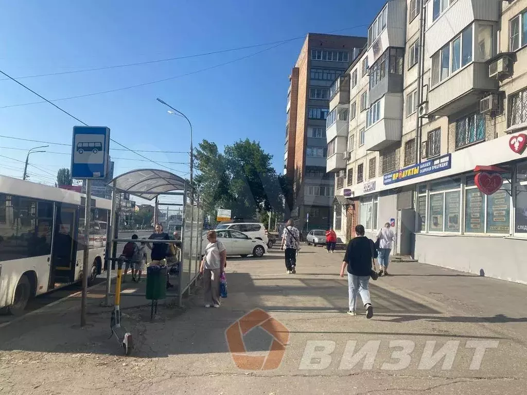Помещение на первой линии рядом с остановкой - Фото 0