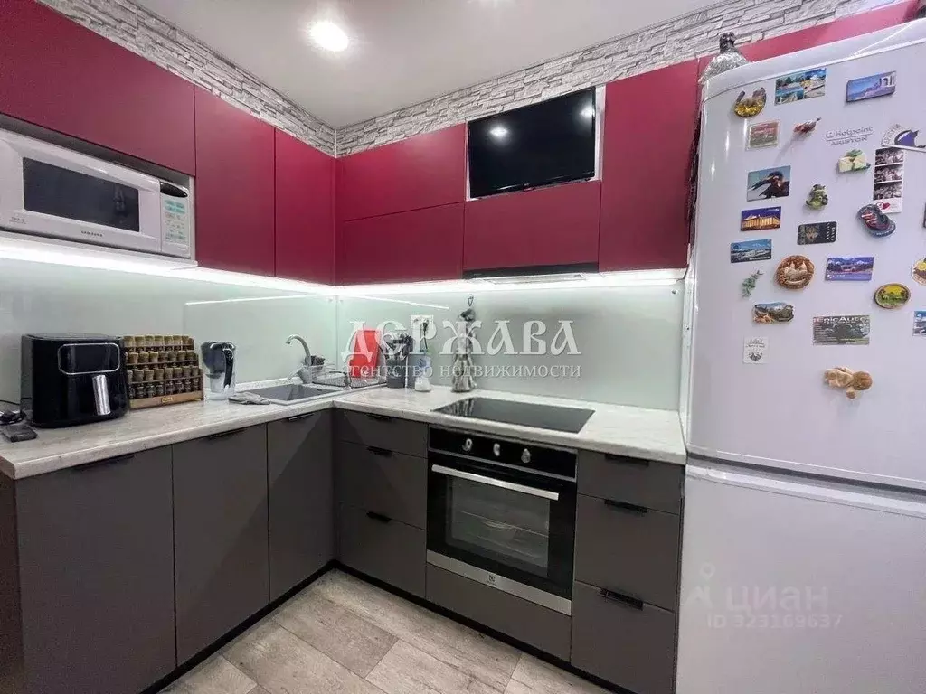 2-к кв. Белгородская область, Старый Оскол Жукова мкр, 20 (54.1 м) - Фото 2