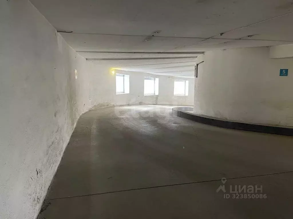 Гараж в Тюменская область, Тюмень 6-й мкр, ул. Валерии Гнаровской, 14 ... - Фото 0