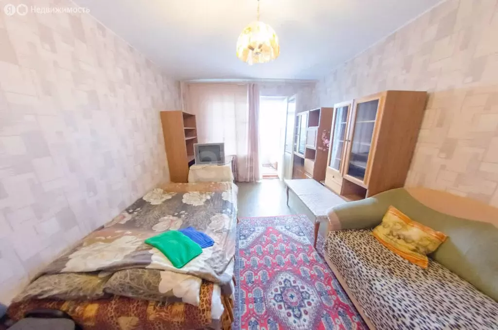 3-комнатная квартира: Шадринск, улица Бажова, 28 (69.6 м) - Фото 1