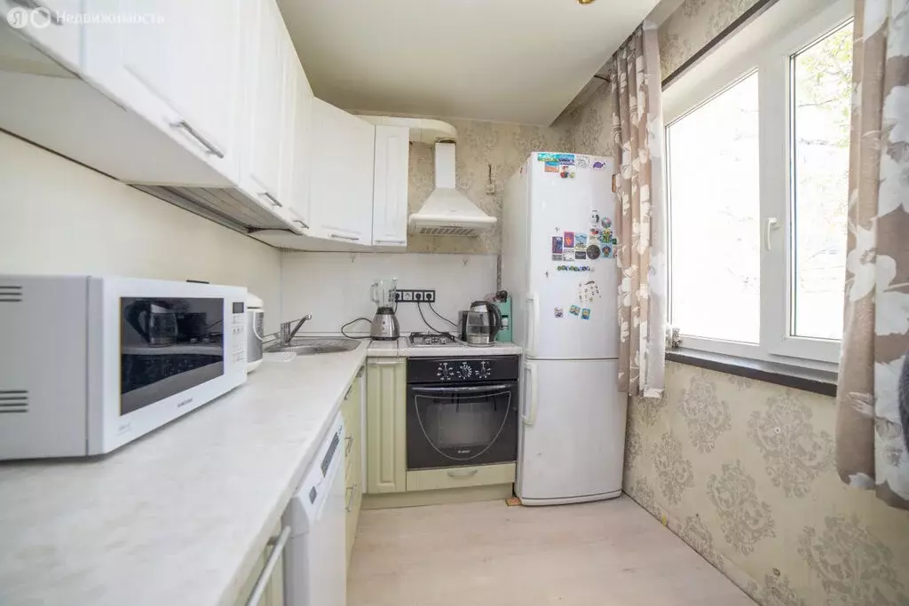 3-комнатная квартира: Екатеринбург, улица Луначарского, 33 (57.9 м) - Фото 2