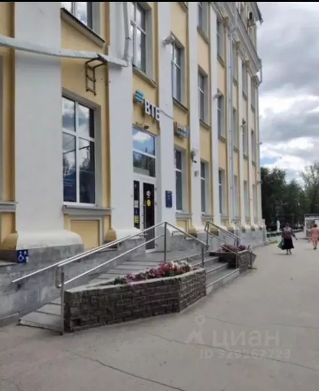 Помещение свободного назначения в Алтайский край, Барнаул просп. ... - Фото 2