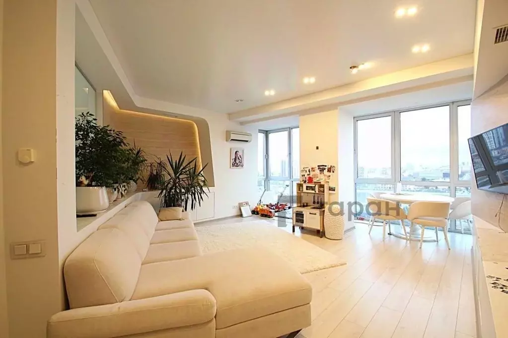 3-к кв. Челябинская область, Челябинск ул. Братьев Кашириных, 12Б ... - Фото 1