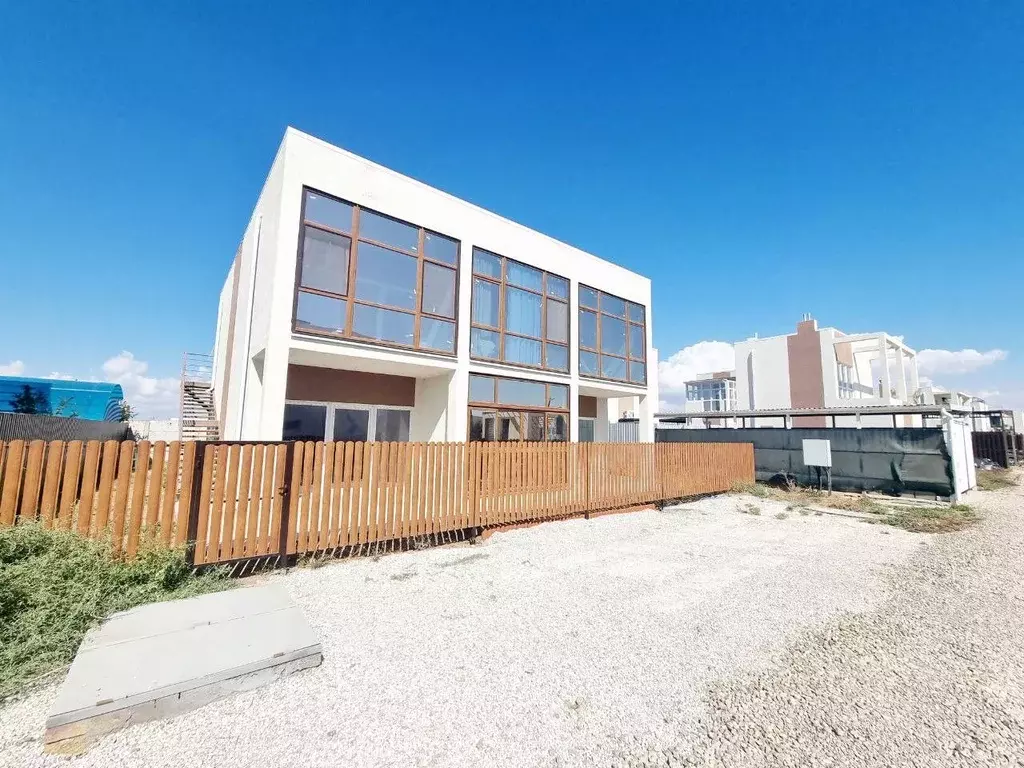 Таунхаус в Крым, Сакский район, Молочненское с/пос, Звездная Гавань кп ... - Фото 1