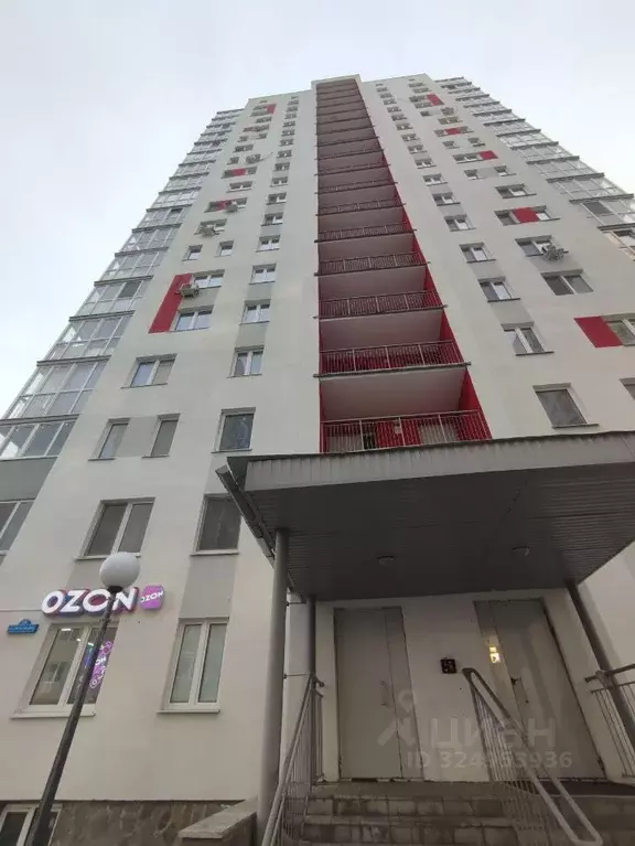 1-к кв. Тюменская область, Тюмень ул. 50 лет Октября, 75к2 (45.0 м) - Фото 0