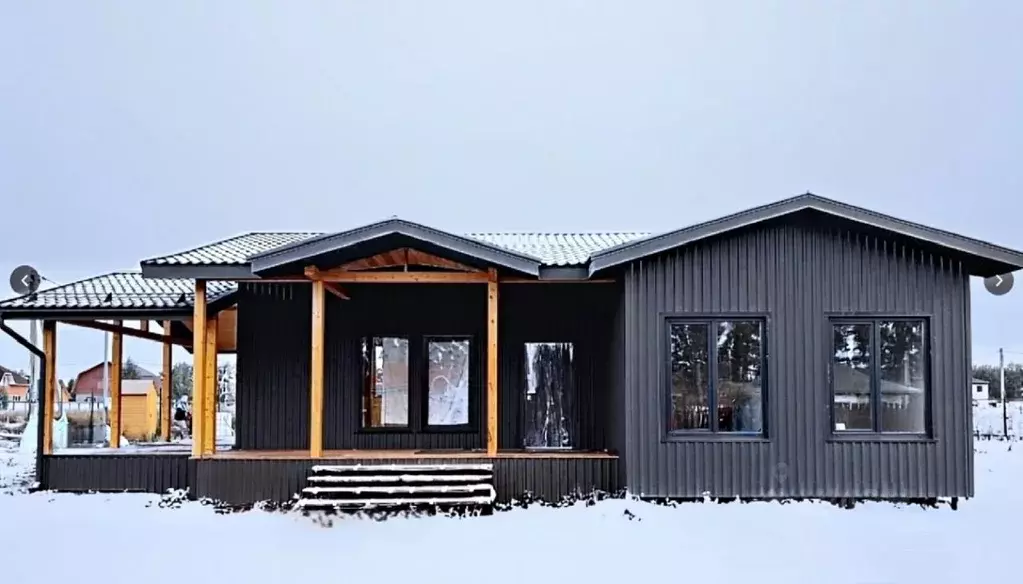 Дом в Омская область, Омский район, с. Усть-Заостровка ул. 2-я ... - Фото 1