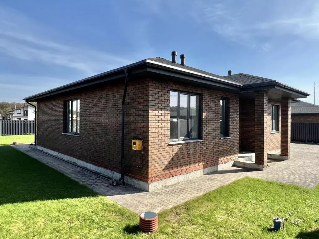 Дом в Калужская область, Жуковский район, с. Совхоз Победа ул. ... - Фото 2