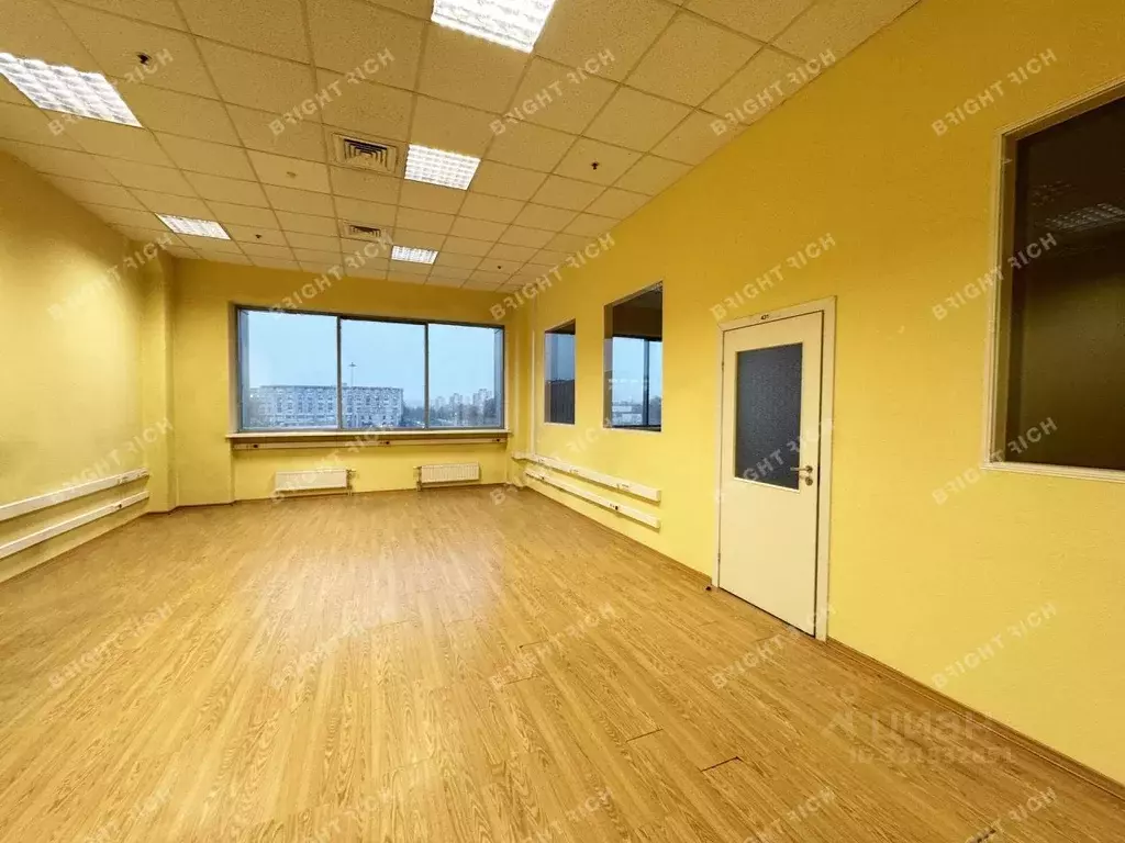 Офис в Санкт-Петербург пл. Конституции, 1 (1601 м) - Фото 1