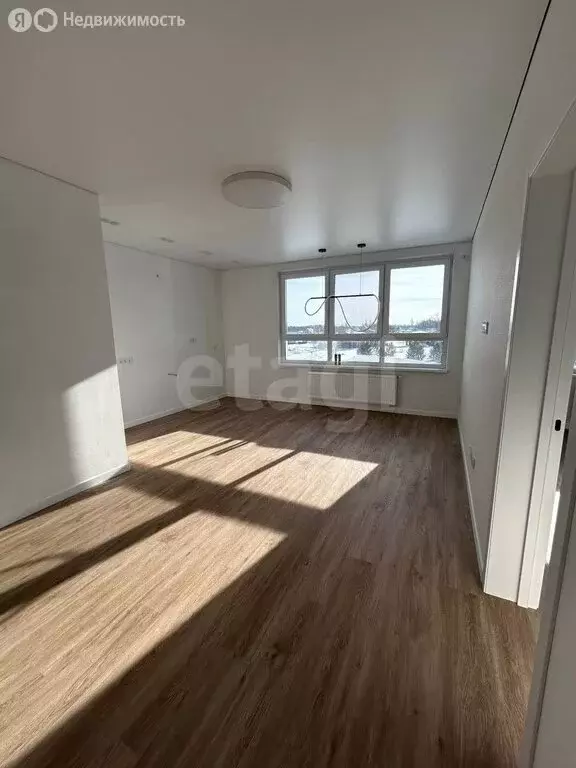 2-комнатная квартира: Тюмень, улица Александра Звягина, 12 (58 м) - Фото 1