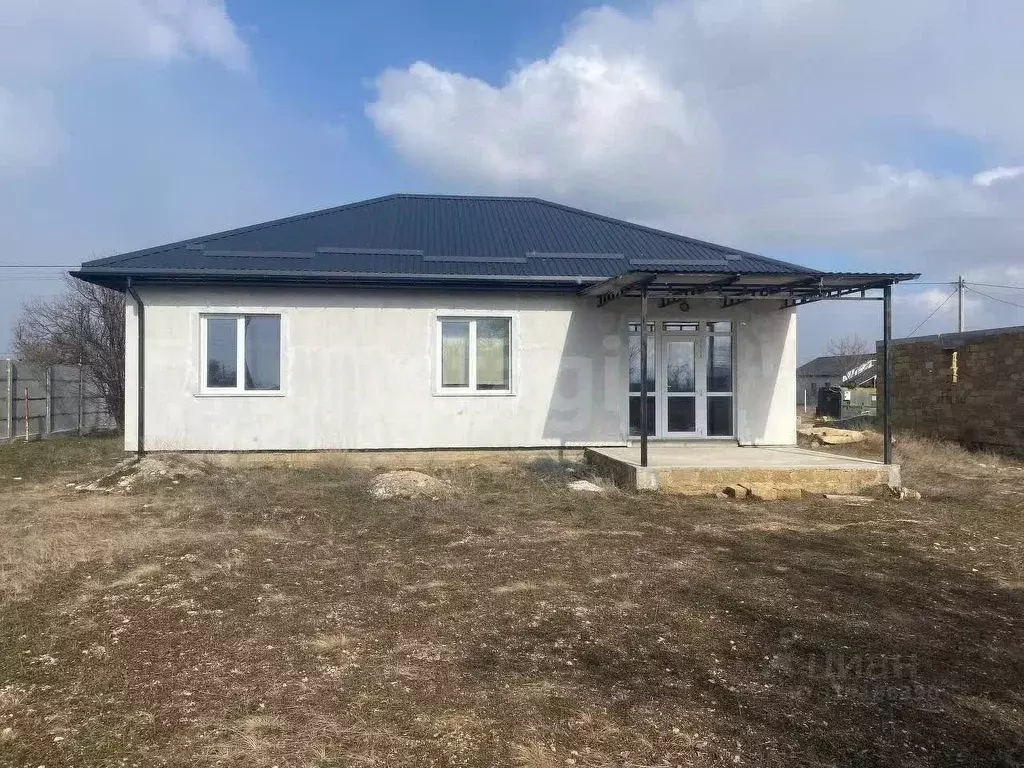 Дом в Крым, Симферопольский район, Перовское с/пос, Новозбурьевка ... - Фото 0