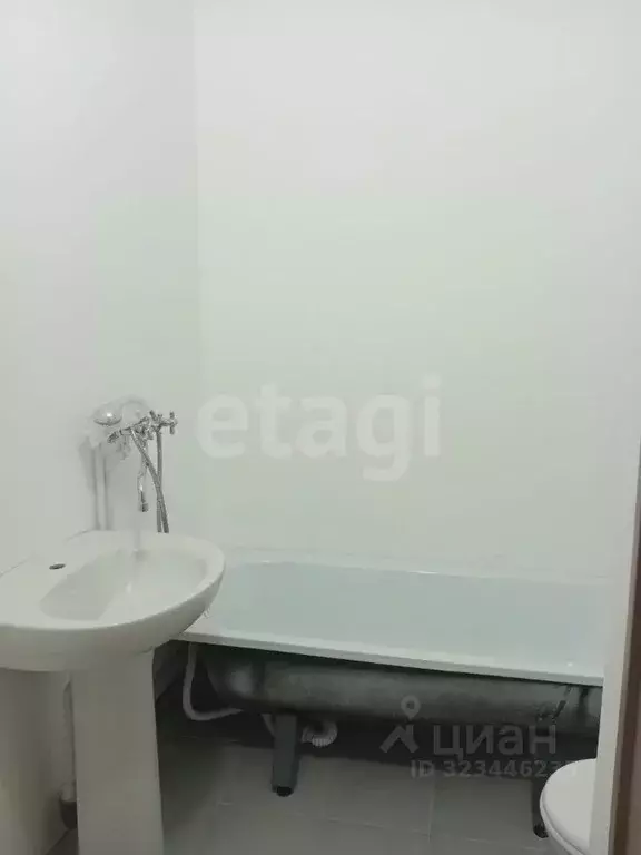 1-к кв. Курганская область, Курган Заозерный жилрайон, 8-й мкр, 5 ... - Фото 0