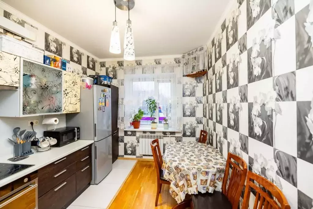 4-к кв. Ханты-Мансийский АО, Сургут просп. Ленина, 59 (86.5 м) - Фото 0