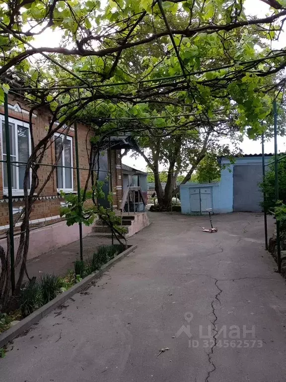 Дом в Ростовская область, Неклиновский район, Платовское с/пос, с. ... - Фото 1