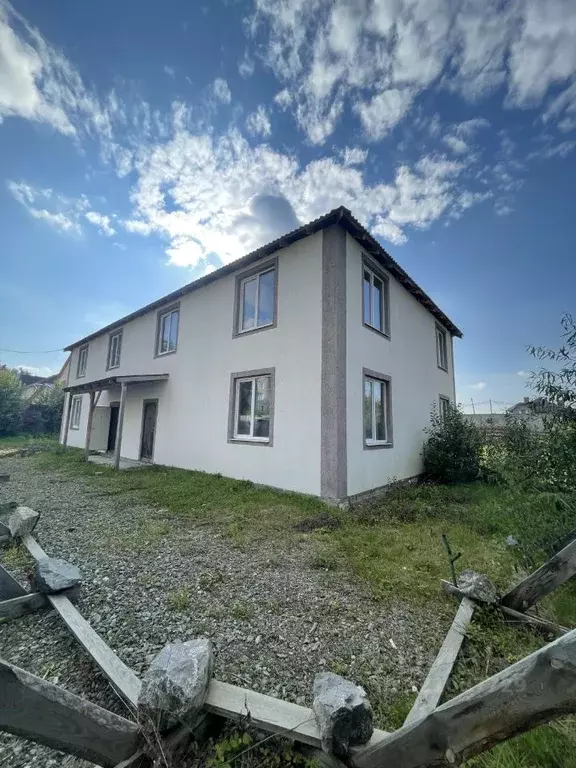 Дом в Свердловская область, Рефтинский пгт ул. Лесная, 19 (200 м) - Фото 1