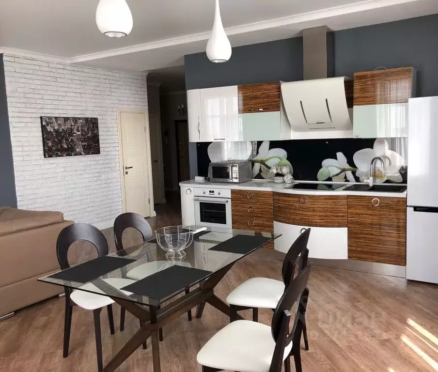 2-к кв. Астраханская область, Астрахань Донбасская ул., 3 (90.0 м) - Фото 1